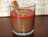 Verrine de mousse au chocolat et son coulis de fraise