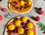 Pizzete à la mangue et au miel de baies roses