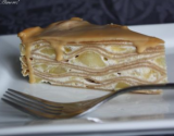 Gâteau de crêpes spéculos, pommes et caramel au beurre salé