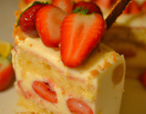 Gâteau aux litchis et fraises