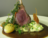 Agneau de Pauillac, pommes fondantes, croustillant d'épaule, pulpe d'herbes, sabayon à la Guinness