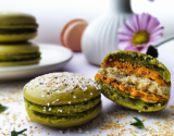 Macarons au thé vert et aux deux sésames