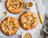 Tartelettes rustiques poire, miel et noix
