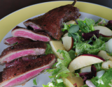 Magret de canard en salade de pomme