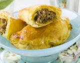 Empanadas d'agneau aux herbes fraîches