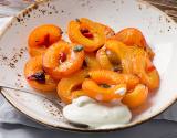 Abricots rôtis et blanc manger aux amandes