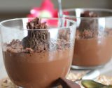 Mousse au chocolat noir et éclats de fèves de cacao