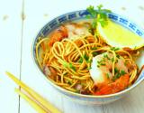 Bouillon asiatique de nouilles chinoises aux crevettes