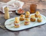 Choux au fromage fouetté et à la chiffonnade de jambon