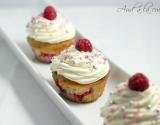 Cupcakes en rouge et noir (chocolat blanc et framboise)