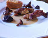 Chapon aux morilles, armagnac et foie de canard