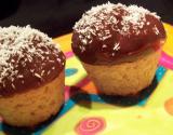 Muffins (sans œuf, ni beurre) au lait de coco et fève tonka, nappés de chocolat au lait