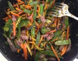 Wok de bœuf sauté aux légumes, sauce aigre douce