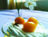 Mirabelles à la chantilly de chèvre