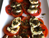 Salade de tomates à la tapenade et à la mozzarella