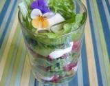 Verrine de laitue et fraise et sa sauce cajou