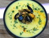 Soupe crémeuse aux moules et safran