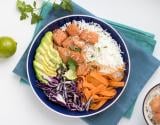 Poke bowl au saumon mariné et riz basmati