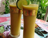 Smoothie mangue, coco et citron vert