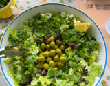 Salade verte, vinaigrette aux olives vertes