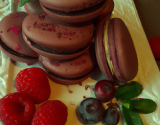 Macarons au chocolat parfumé au thé aux fruits rouges