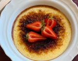 Crème brûlée à la vanille et aux fraises