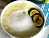 Cappuccino de courgettes et concombre à l'espuma de Roquefort