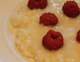 Riz au lait de notre enfance, framboises poêlées au serpolet