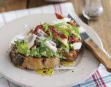 Tartine avocat Hass du Pérou, poulet tomates