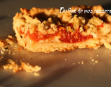 Tarte crumble aux tomates confites, oignon et chèvre