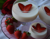 Pannacotta verveine, fraises et roses