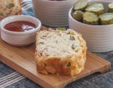 Cake salé au jambon, fromage et olives