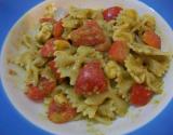 Farfalle, pesto, mozzarella et tomates cerise