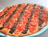 Tarte fine tomate et tapenade entièrement maison