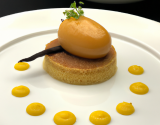 Baba de foie gras en crémeux de mangue