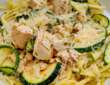 Salade de pâtes aux courgettes, poulet et parmesan