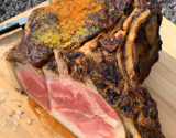 Cote de bœuf à la fleur de sel au barbecue charbon de bois