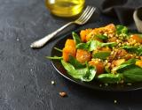 Salade de courge butternut rôtie et pousses d'épinard