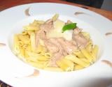 Penne rigate au poulet, sauce porto et pesto