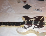 Gâteau d'anniversaire en forme de guitare