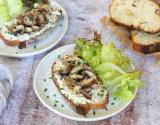 Tartines au fromage frais et champignons