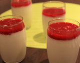 Mousse au chocolat blanc et coulis de framboise