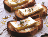 Toasts de brie de Meaux au lard craquant