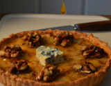 Tarte aux noix, roquefort et miel