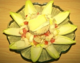 Salade d'endives, noix et camembert