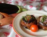 Petites charlottes d'aubergines aux tomates séchées et à l'ail doux