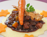 Coq au vin, purée de carotte et cips de pdt