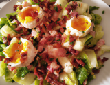 Salade aux lardons et œuf poché