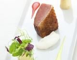 Filet de canette 'rosé' et asperge blanche vinaigrette Crème fouettée, herbes fraiches