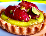 Tartelette craquante et citronnée à la pistache et à la fraise